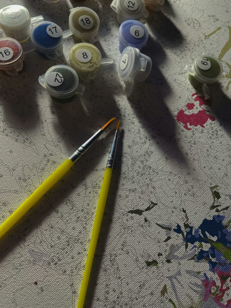 Kit peinture par numéros : stimuler la créativité pour petits et grands
