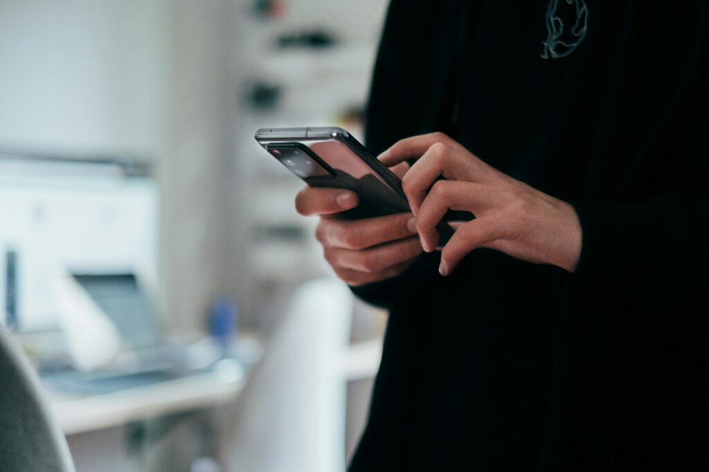 Pourquoi les batteries et chargeurs toute marque au meilleur prix séduisent autant les professionnels mobiles